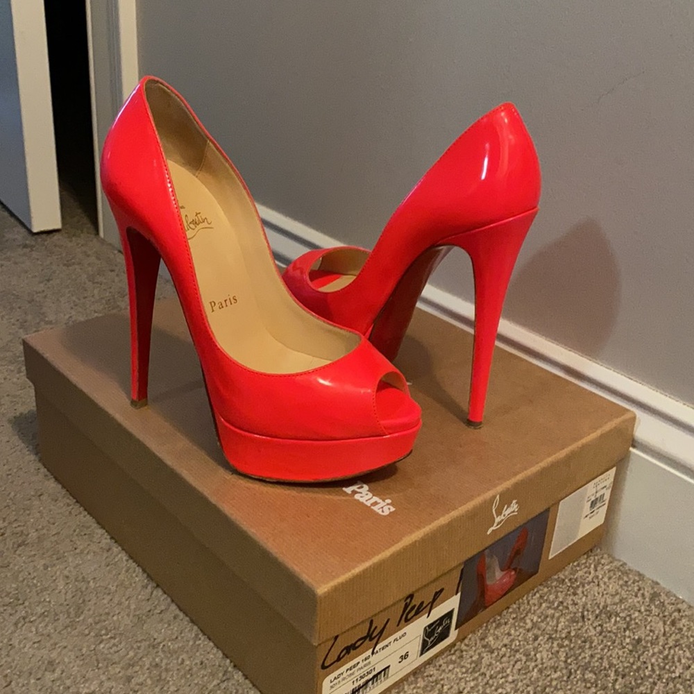 Authentic Louboutin Lady Peep in patent leather Rose Paris